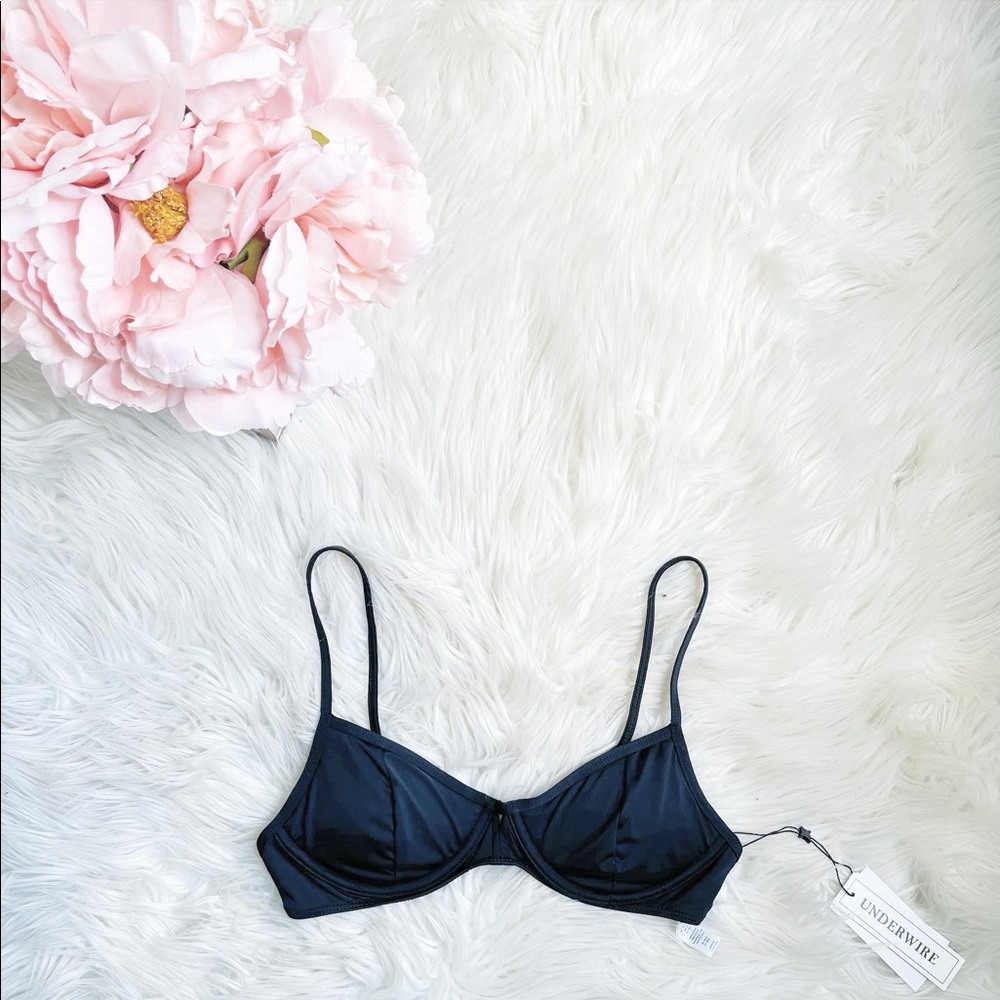 🌟SOLD🌟BCBG Black Underwire Top NWT